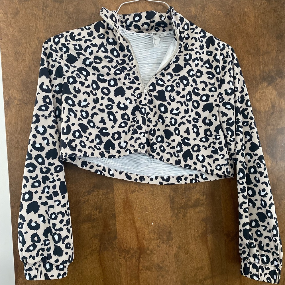 Cheetah print cropped shirt